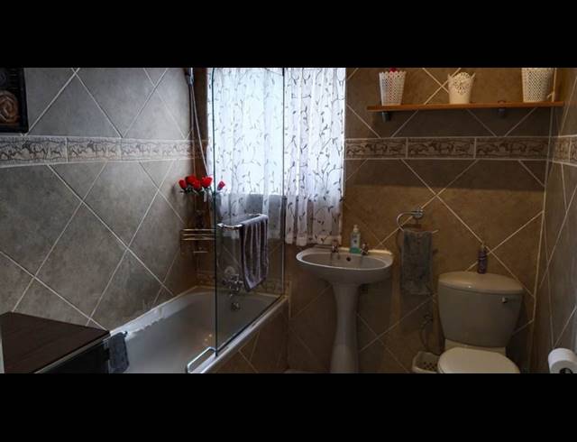 2 BEDROOM TOWNHOUSE FOR SALE IN VERWOERDPARK